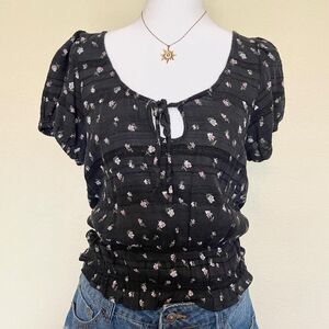 AEO Black and Ditsy Purple Flower Peasant Blouse with Puff Sleeves - Size medium